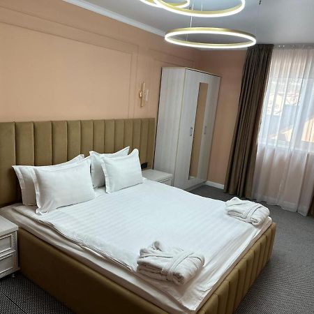 Voyazh Hotel Тараз Екстериор снимка