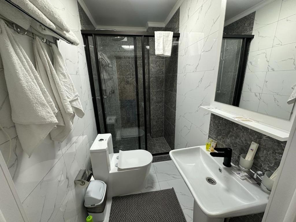 Voyazh Hotel Тараз Екстериор снимка