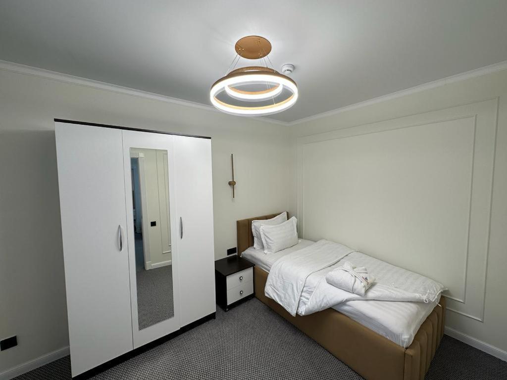 Voyazh Hotel Тараз Екстериор снимка