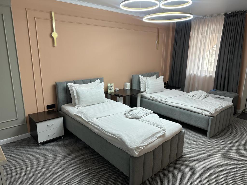Voyazh Hotel Тараз Екстериор снимка