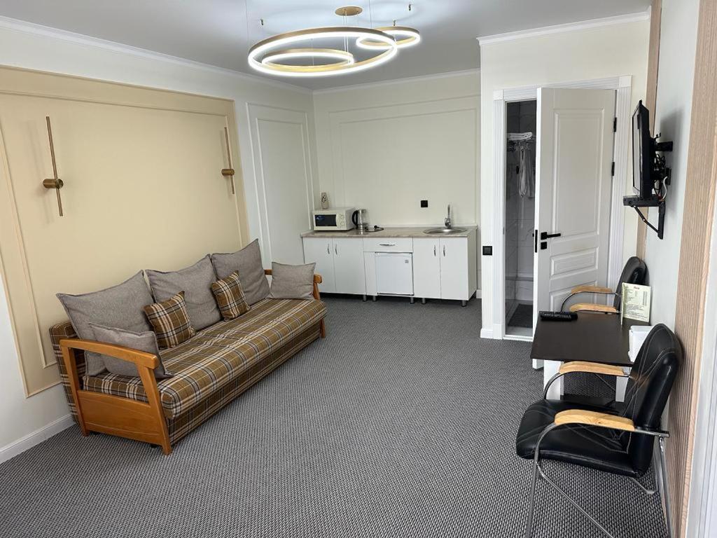 Voyazh Hotel Тараз Екстериор снимка
